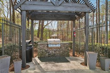 Outdoor Grill at Gwinnett Pointe Apartments in Norcross, GA 30093
